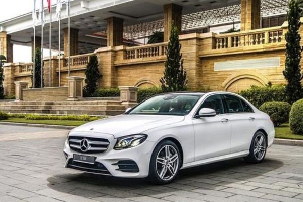 Công chứng mua bán xe sang